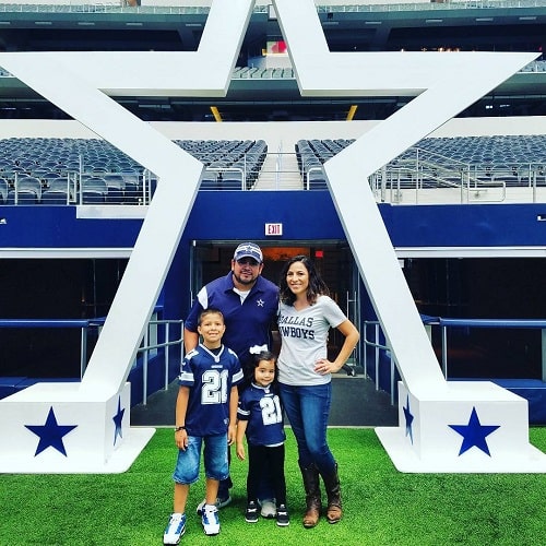 A picture of Ricardo Joel Gomez with his wife, Sara and younger kids.